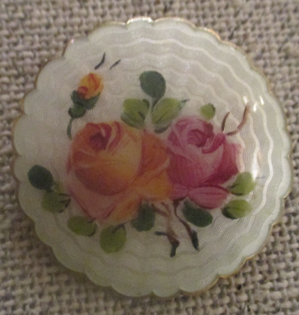 xxM1135M Beautiful flowers brooch showing roses by Ivar T. Holth